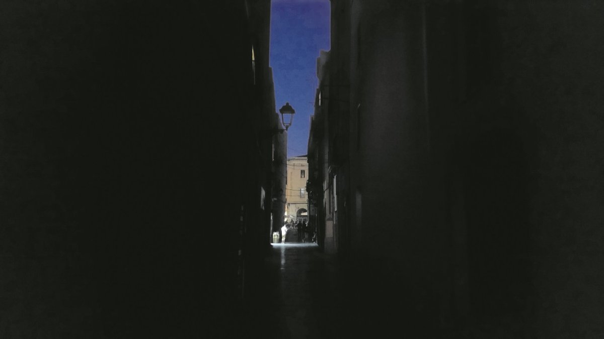 La Plaça de Mossèn Salvador Ramon i Vinyes con la calle Cuirateries de fondo en una imagen de este sábado.