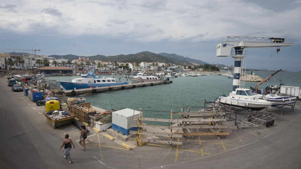 Imatge del petit port de les Cases d’Alcanar, que amb la seua orientació nord-est rep molt els efectes dels temporals.