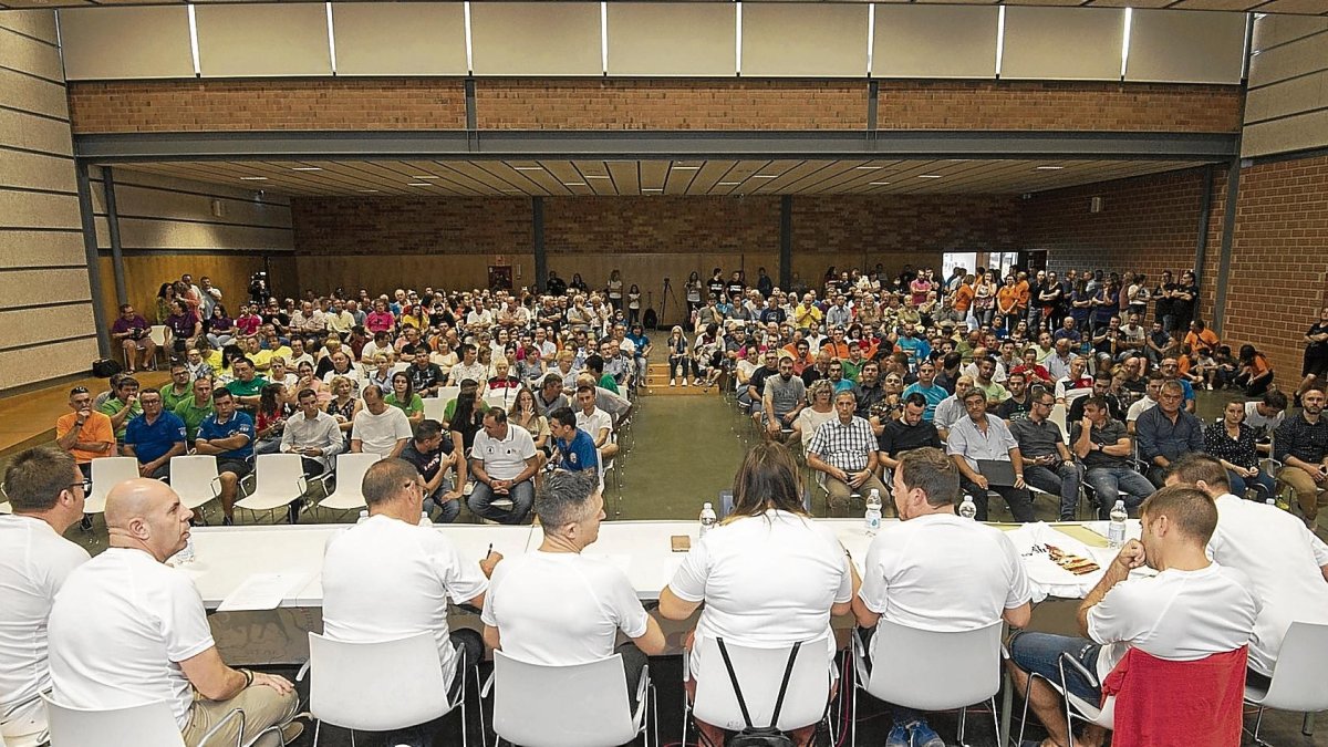 Assemblea dels aficionats taurins a Amposta.