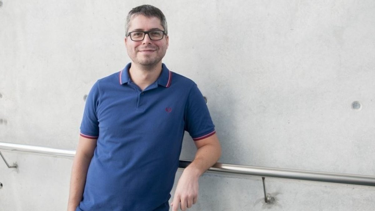 Marcos García Suero, coordinador de l’equip que investiga les reaccions basades en els ‘carbins’.