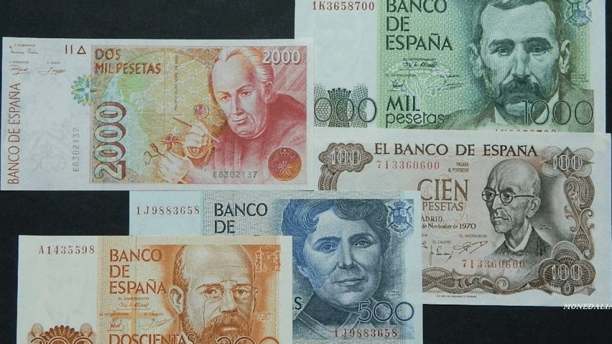 Imagen de archivo de varios billetes antiguos. Cedida