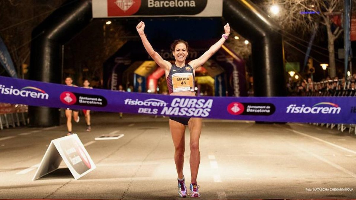 Marta Galimany, cruzando la meta como vencedora de la Cursa dels Nassos.