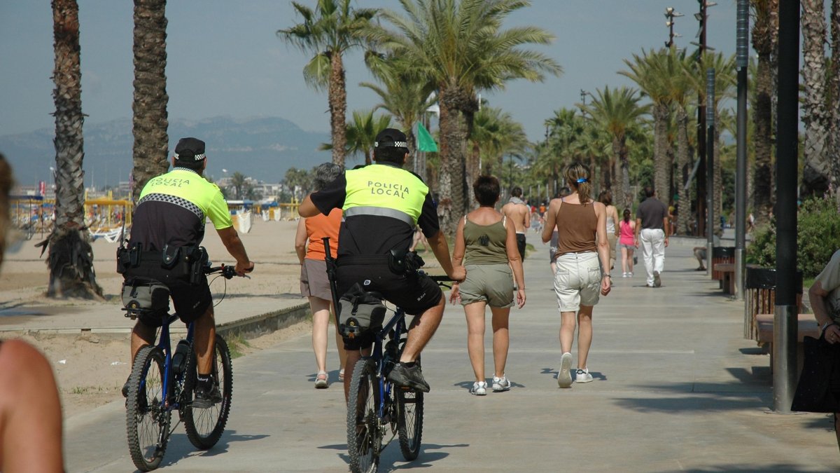 La Policía Local de Salou siempre se venia reforzando durante la temporada turística.