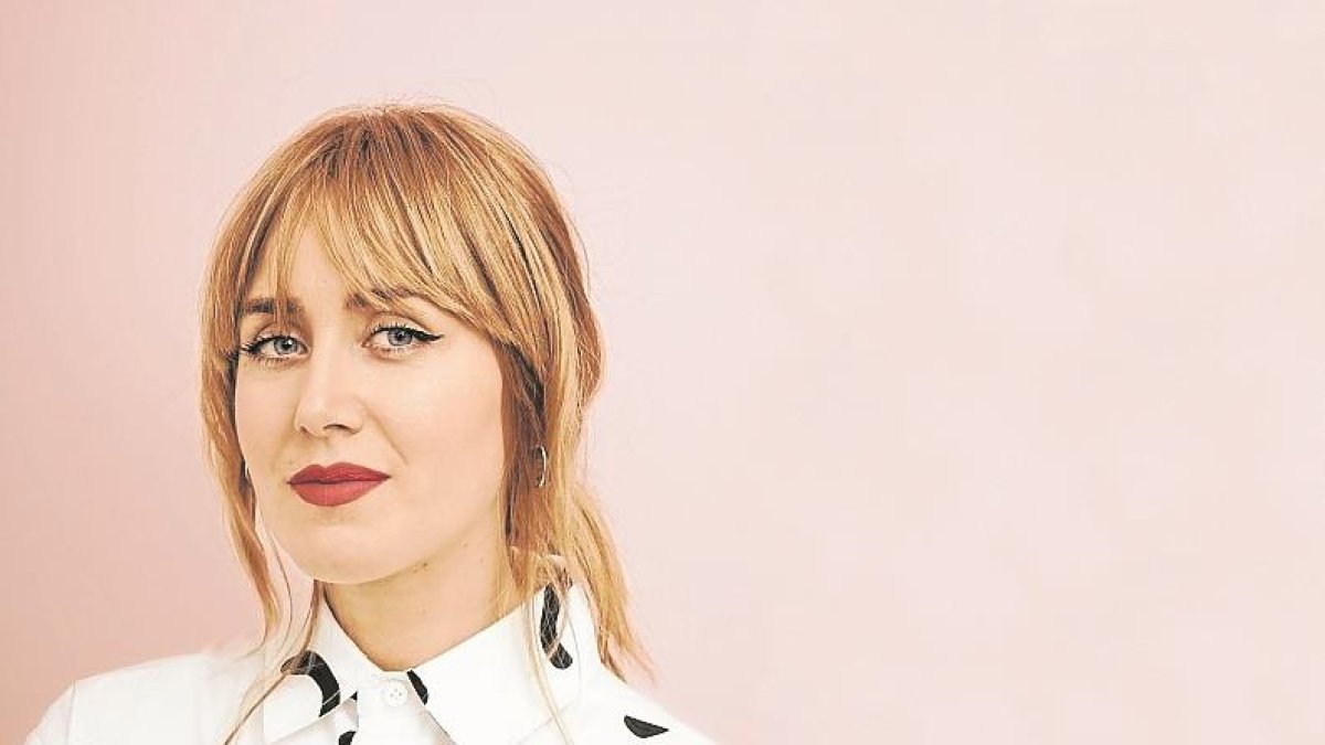 Raquel Córcoles se ‘esconde’ tras Moderna de Pueblo.