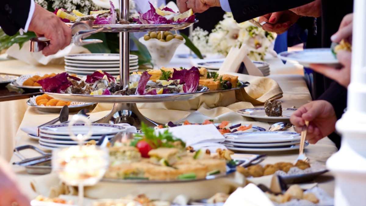 Un postre intoxica a 14 de los 17 invitados de una boda