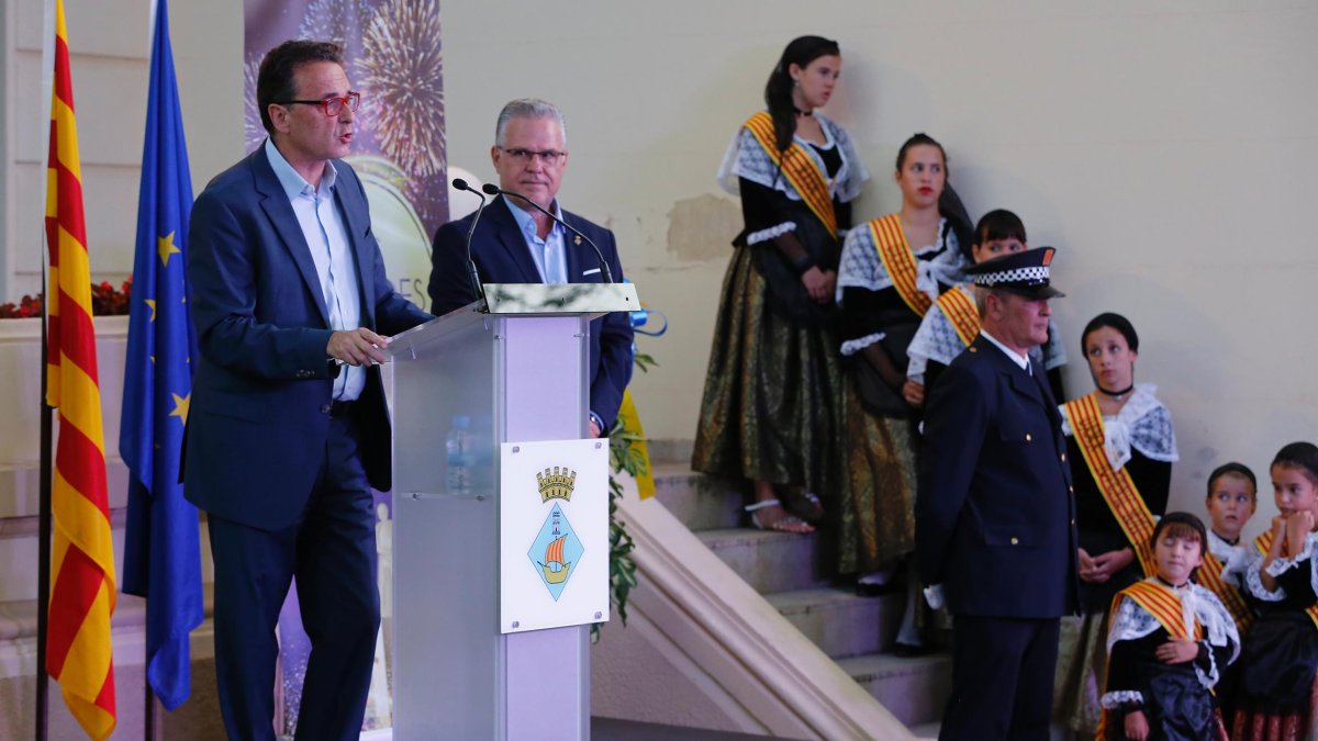 El alcalde de Torremolinos, José Ortiz, durante el pregón que abrió las Nits Daurades de Salou.