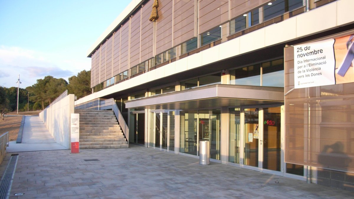 Los hechos ocurrieron junto a la biblioteca municipal.