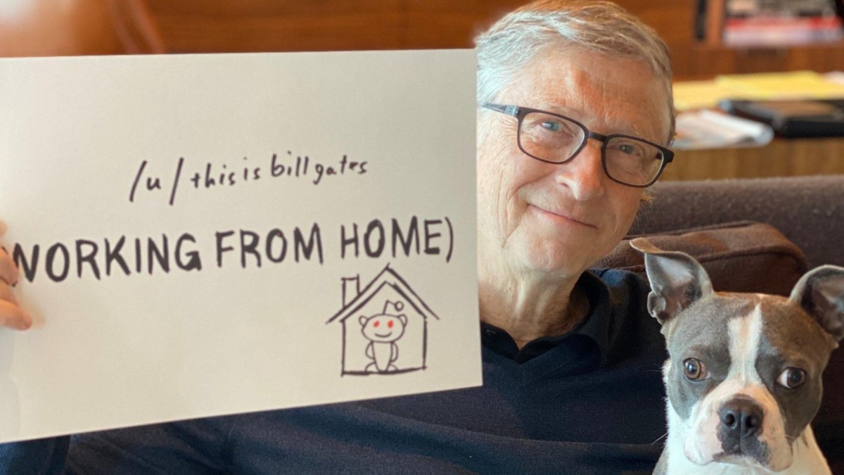 El propietario de Microsoft, Bill Gates, en su casa, durante estas semanas de confinamiento.