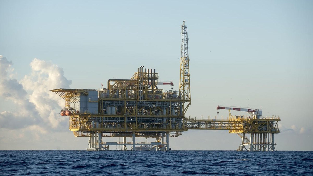 La plataforma Castor davant la costa ebrenca.