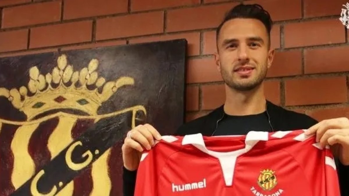 El Nàstic hace oficial las incorporaciones de Berat Sadik y Noguera