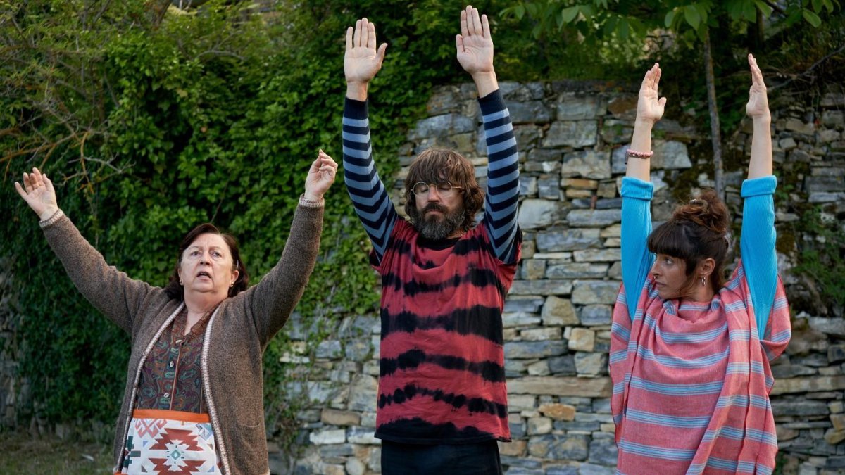 Empar Ferrer, Santi Millán e Ingrid Rubio es una escena de 'El Pueblo'.