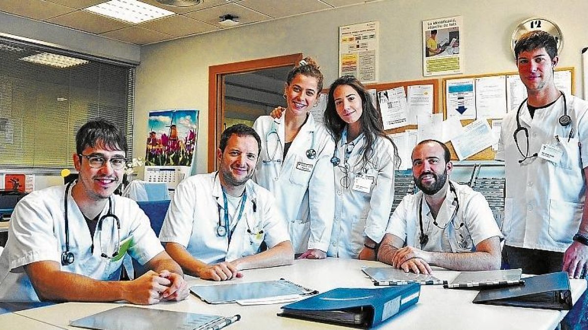 Estudiantes en el Hospital de Santa Tecla.