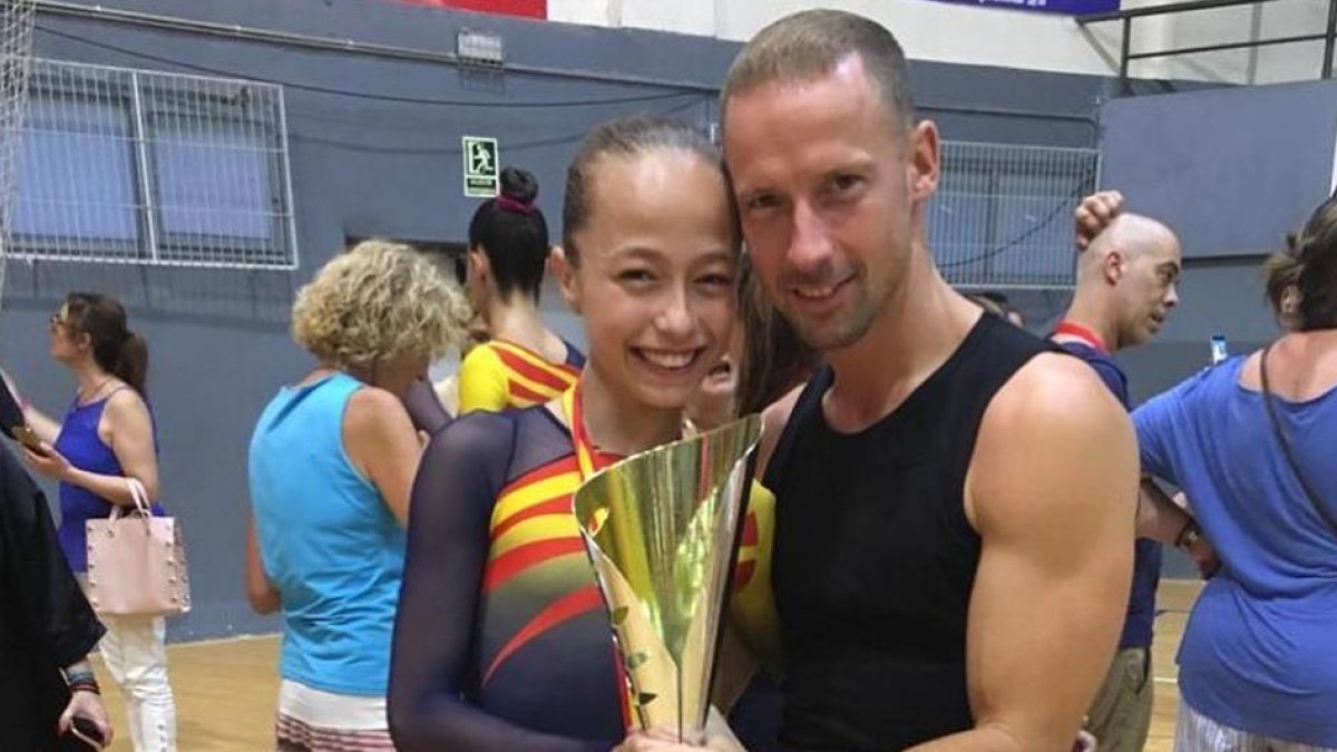 Anouk Vizcarro y su entrenador, Manel Villaroya.