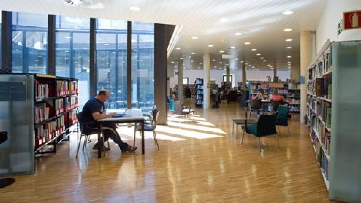 Estará abierta la sala grande y la de audiovisuales.