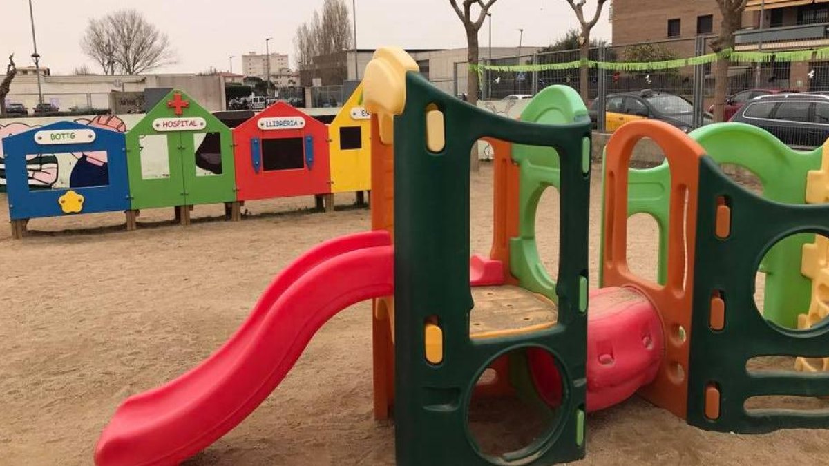 Uno de los patios de la escuela.