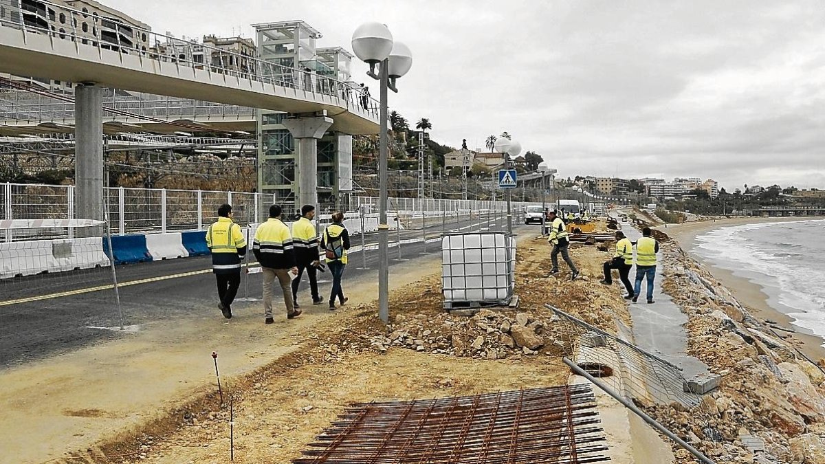 Las obras de reforma del Passeig Marítim Rafael Casanova está previsto que acaben a finales de enero.