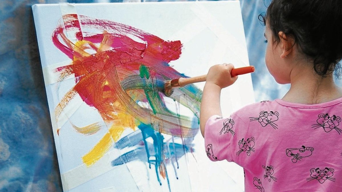 Imatge dels tallers creatius de l’any passat en què van participar molts petits artistes.