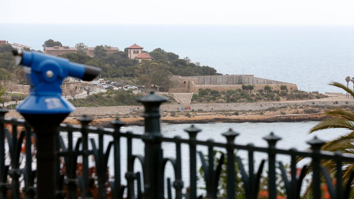 Imagen de ayer del Fortí de la Reina, un monumento catalogado con la máxima protección nacional.