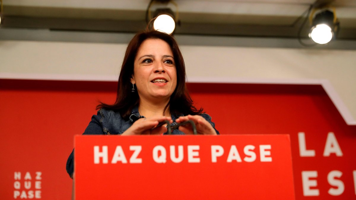 La vicesecretaria general del PSOE, Adriana Lastra, durante su rueda de prensa en la sede del partido, en la madrileña calle Ferraz, antes de conocer los resultados electorales.