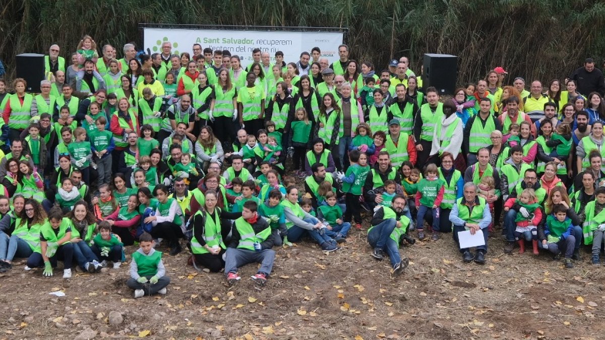 Més de 400 persones reforesten el Francolí al seu pas per Tarragona i Constantí