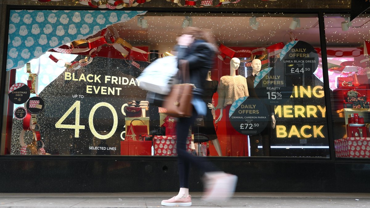 Imagen de archivo de una tienda con promoción del Black Friday