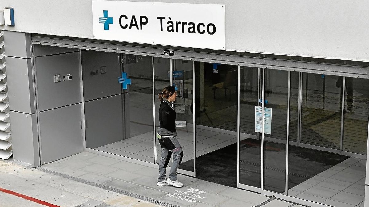 Pedir cita médica por teléfono, misión imposible en Tarragona