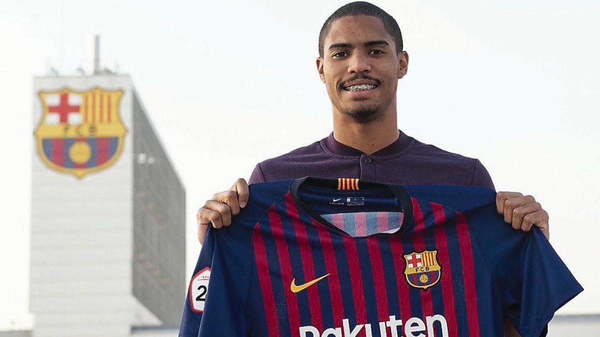 Gabriel Novaes fue presentado con el Barça B, con el que no podrá jugar de momento.