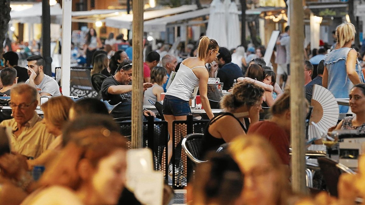 La Plaça de la Font es uno de los puntos más conflictivos de la Part Alta, ya que reúne el mayor número de bares por metro cuadrado.