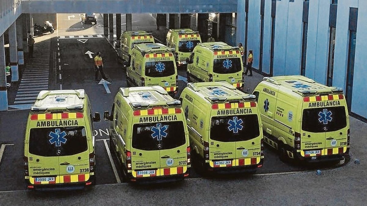 Ambulancias esperando fuera del Sant Joan de Reus, el pasado 27 de septiembre.