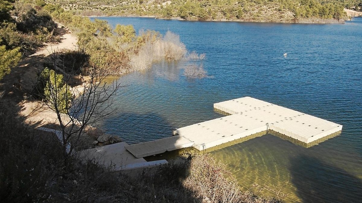 Imatge del pantà de Palma d’Ebre, amb el nou moll construït.