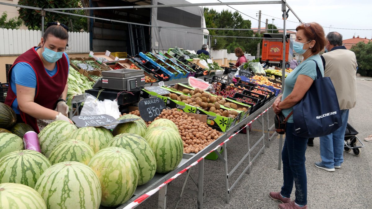 El mercadillo de Coma-ruga incorpora paradas no alimentarias