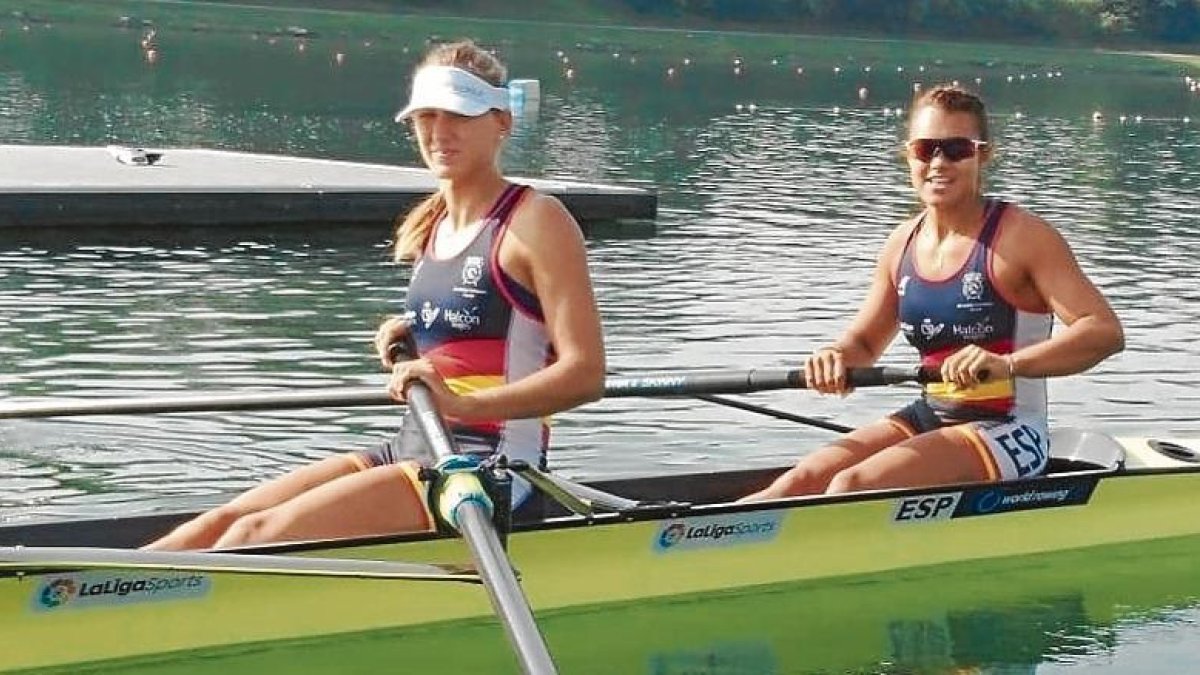La ampostina Aina Cid, junto a Virginia Díaz.