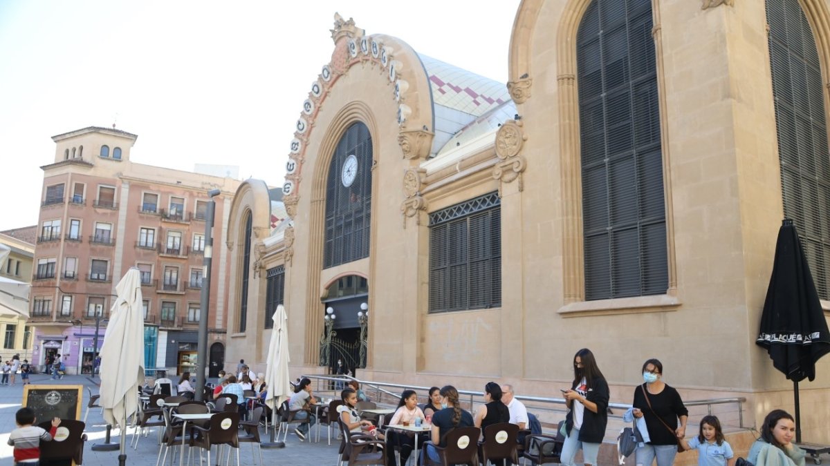 Algunas terrazas, a las puertas del Mercat.