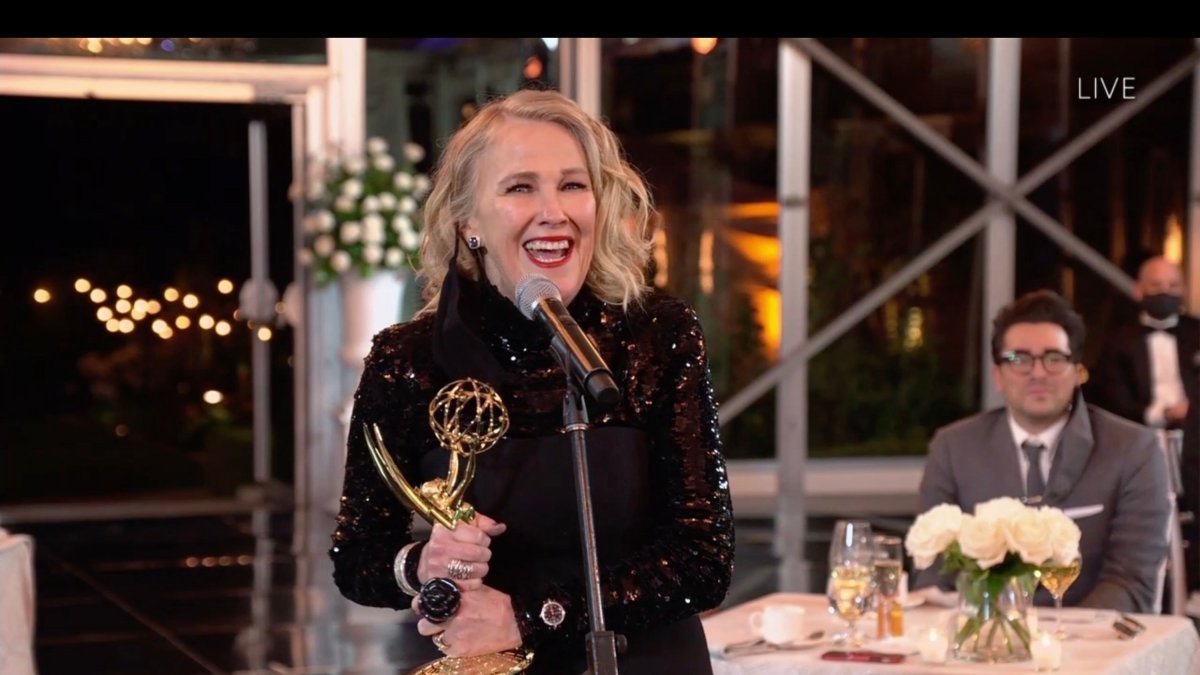 Imagen de Catherine O'Hara, escogida mejor actriz cómica, con el Emmy. Cedida