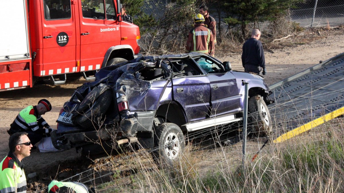 El tot terreny accidentat a l'AP-7 a Cambrils el 12 d'abril del 2015.