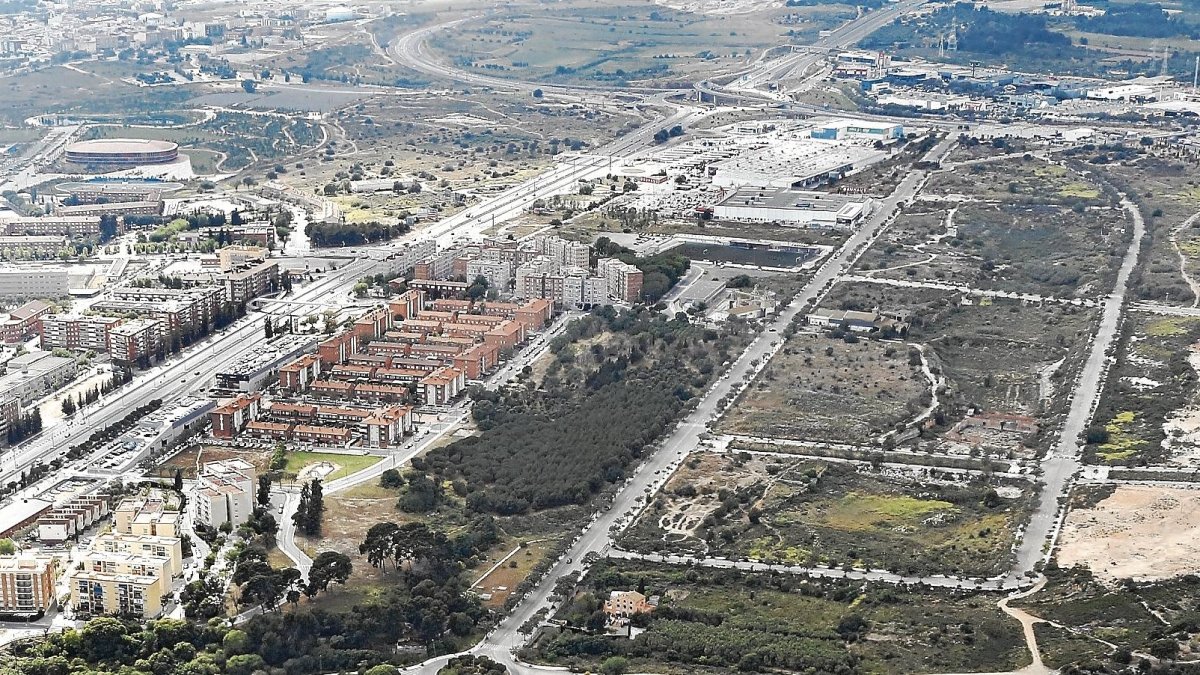 El Ayuntamiento quiere impulsar el comercio en la zona de detrás de La Floresta y de L’Albada, que enlaza con Les Gavarres.