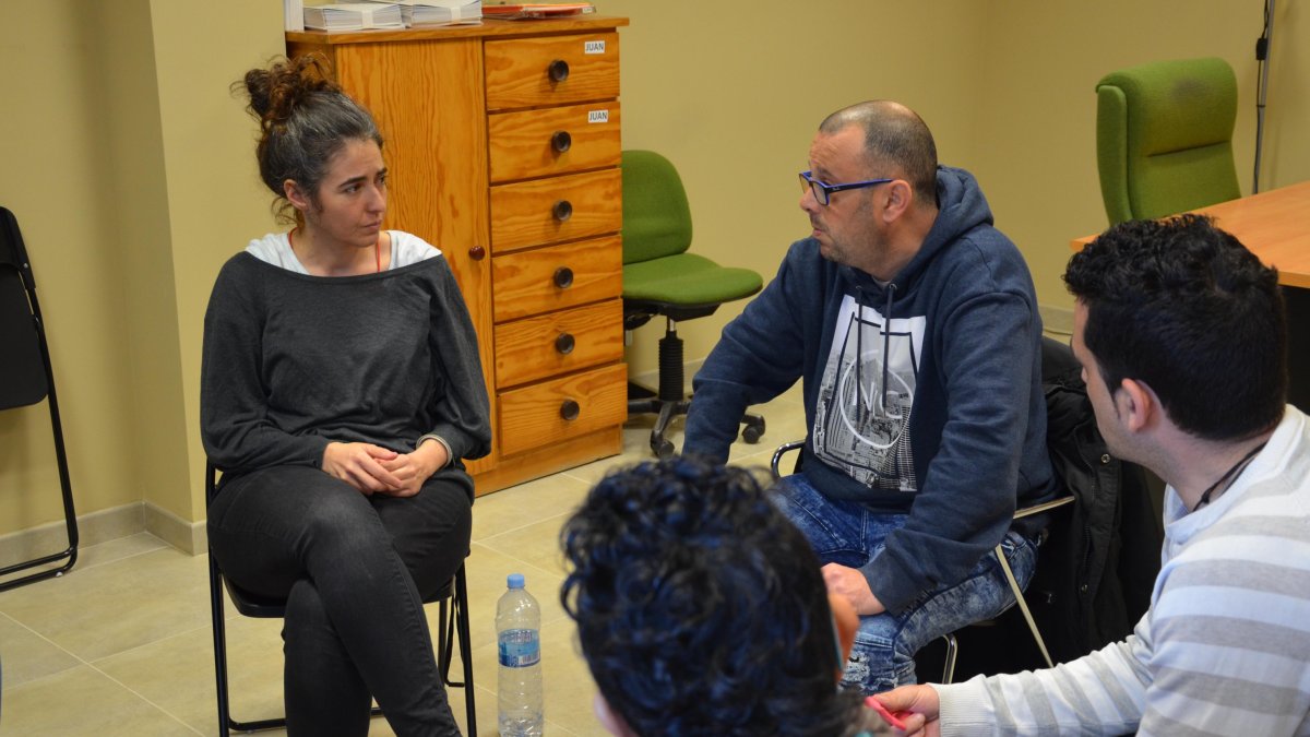 María San Pedro, directora de Projecte Home en Tarragona i Terres de l’Ebre, en una reunión antes del confinamiento.