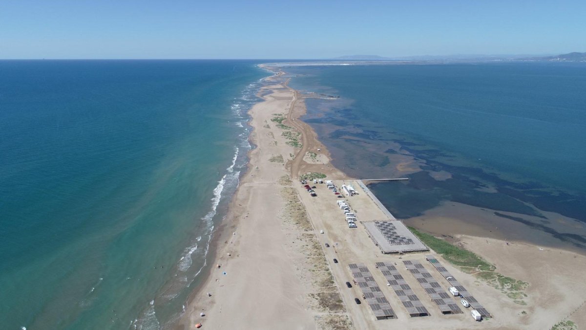 Imatge aèria de l'estat actual de la barra del Trabucador.