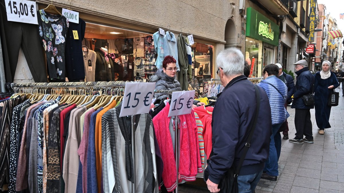 Reclamen mesures de protecció i dinamització del comerç de proximitat.