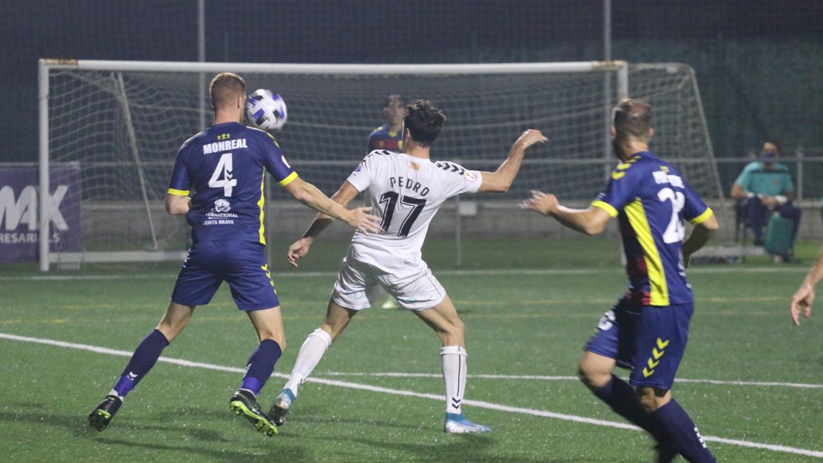 El Nàstic vuelve a tropezar en Llagostera y cae eliminado de la Copa RFEF (2-1)