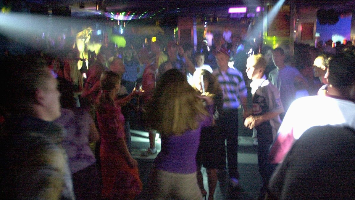 Catalunya cierra los locales de ocio nocturno por los rebrotes.