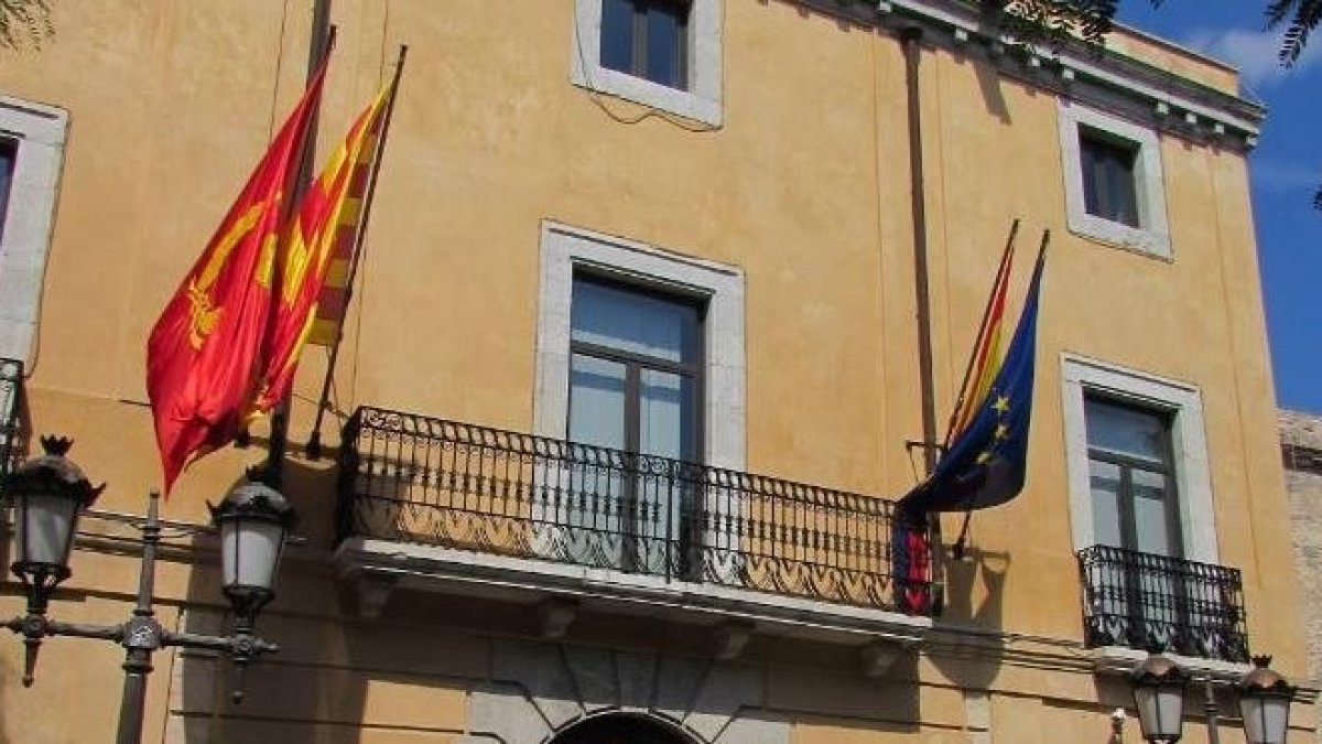 Façana de l'Ajuntament de Constantí.