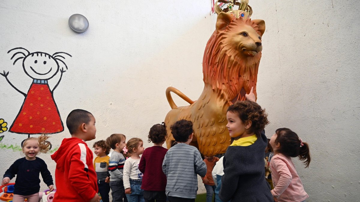 Moment en què els infants van descobrir el Lleó petit.