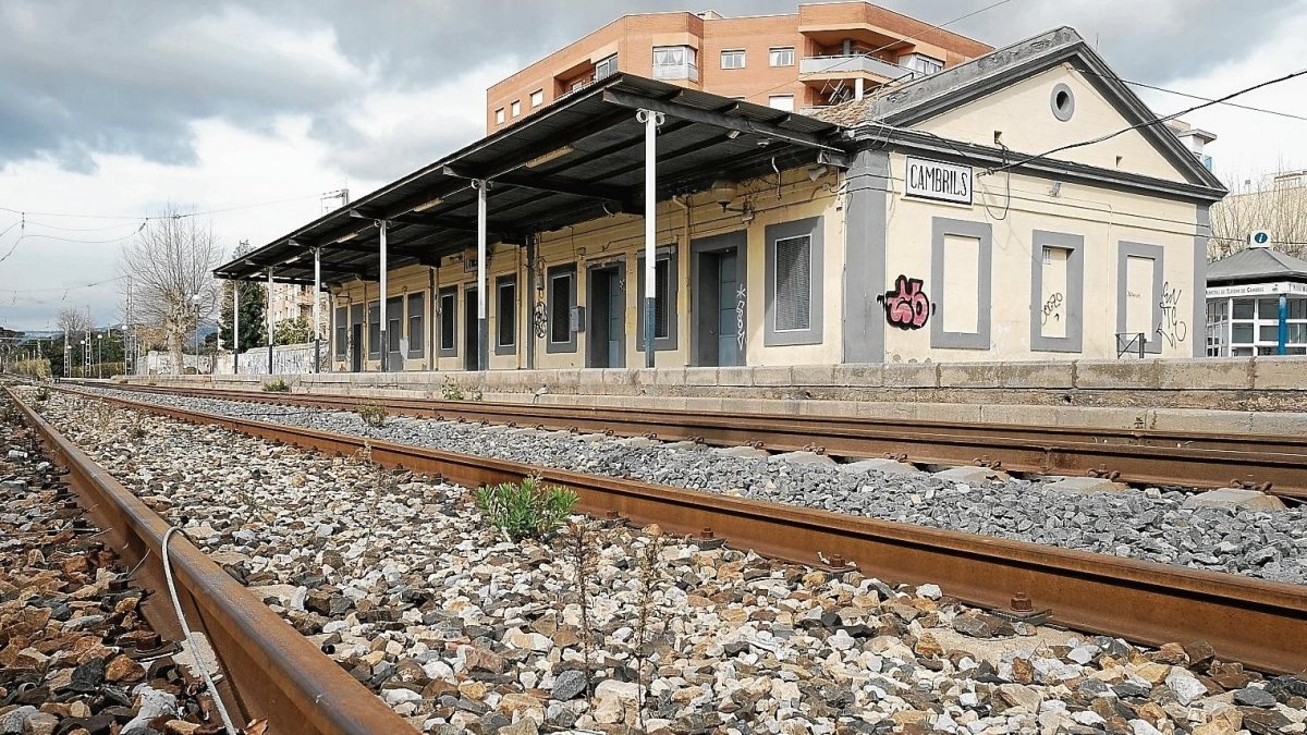 Imagen de la estación en desuso de Cambrils.