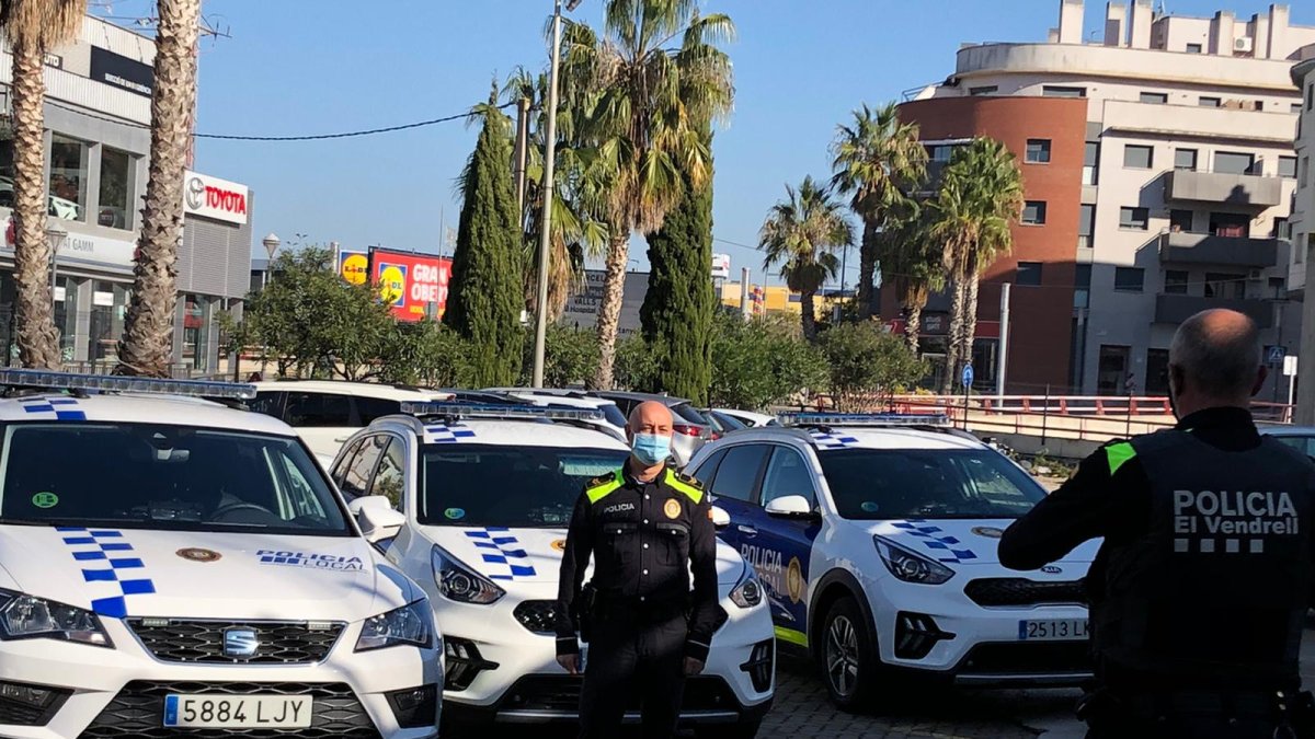 La policía ha incorporado coches híbridos.