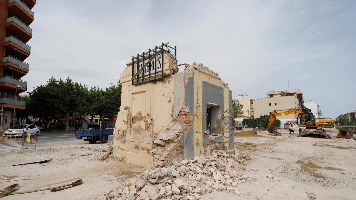 Las letras que se salvaron de la antigua estación.