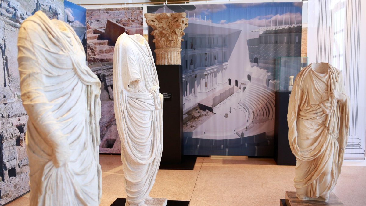 Actividad familiar interactiva '¿Quienes somos?' en el Museu Nacional Arqueològic de Tarragona.