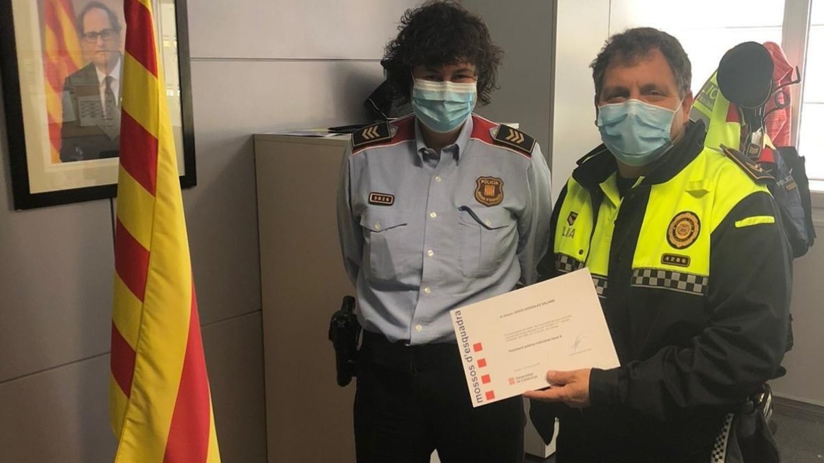 La sotsinspectora de la comissaria de Mossos, Carme Domènech, i el sergent Jesús González.