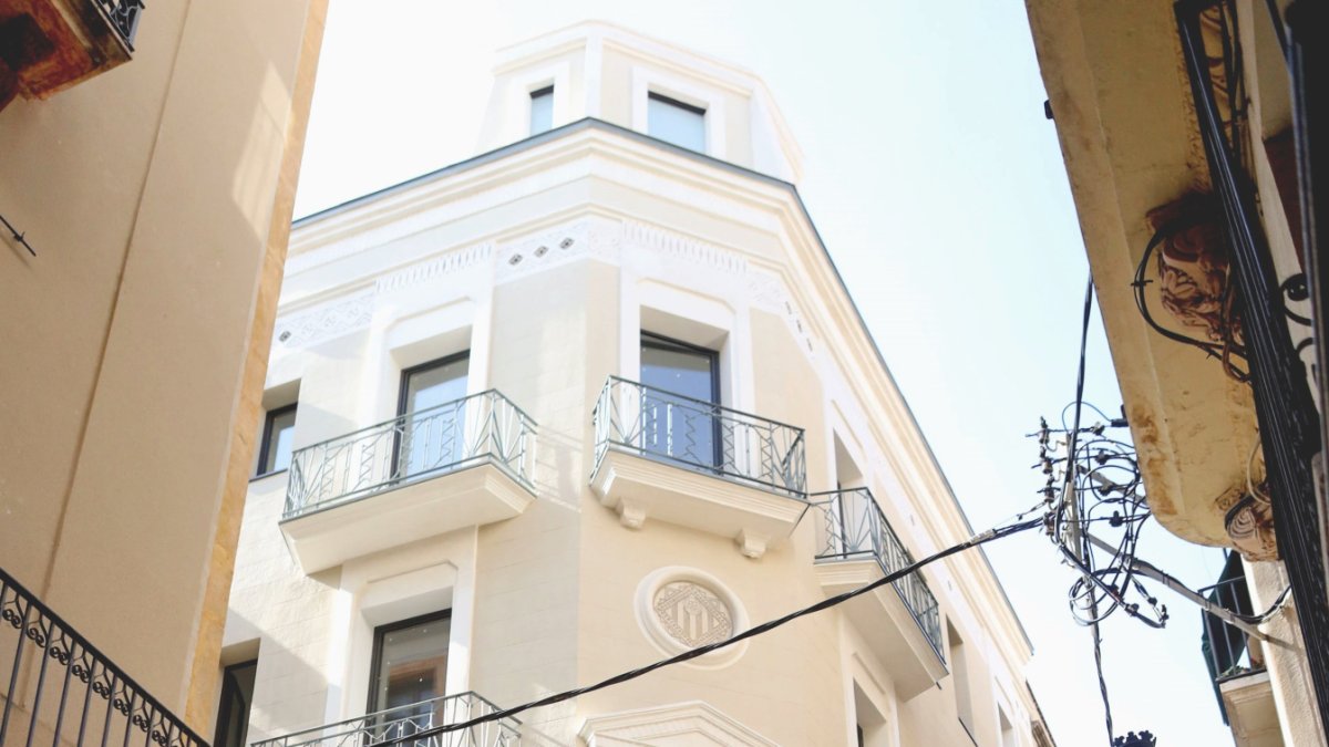 Casa Bernat, el xamfrà dels quatre cantons.