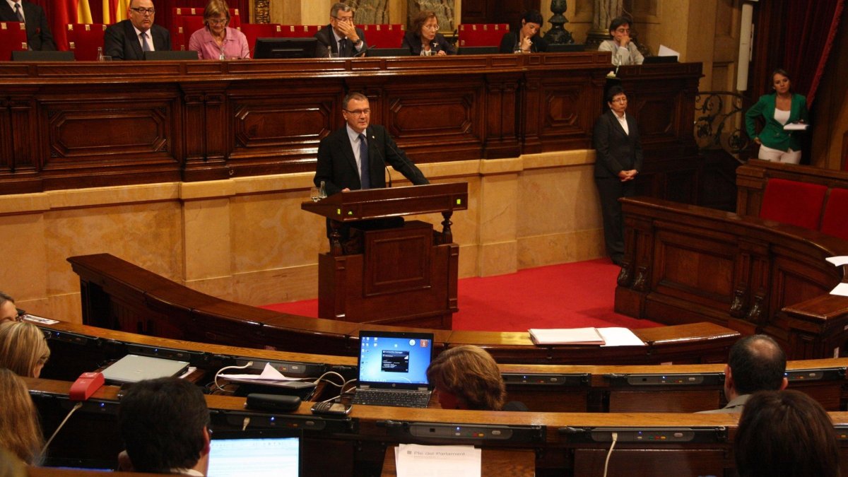 Pellicer, durante su intervención en el Parlament en 2011 para defender Reus como ‘Gran Ciutat’.